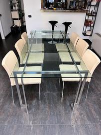 Tavolo in cristallo con 6 sedie a corredo