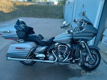 stupenda Harley Road glide cvo 
