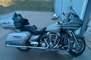 stupenda Harley Road glide cvo 