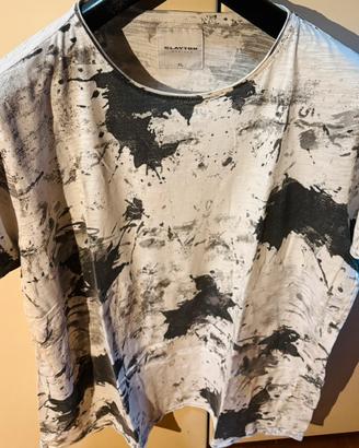 T-shirt Clayton “finta sporca”