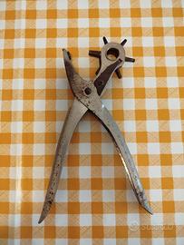 Pinza per buchi