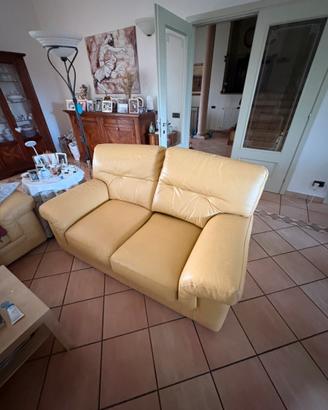 Divano in pelle gialla 2 posti -comodo e di lusso