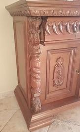 mobile in legno intagliato stile rinascimento 
