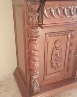 mobile in legno intagliato stile rinascimento 