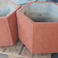 Vasi esagonali in cemento colorati