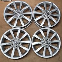 4 CERCHI IN LEGA ORIGINALI VW 17' e 1 RUOTA scorta