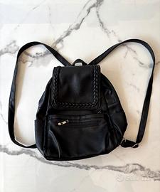 Zainetto nero in similpelle con intrecci