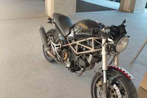 Ducati Monster 900