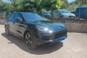 Porsche Cayenne Coupè 3.0 E-Hybrid in versione Pla