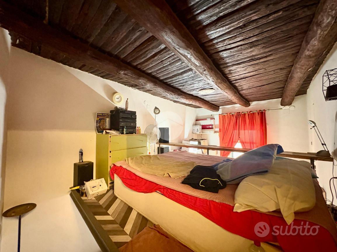 Apartment in Napoli, San Ferdinando, Municipalità 1 - Altro