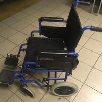 Sedia a rotelle pieghevole