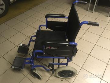Sedia a rotelle pieghevole
