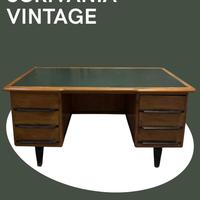 Scrivania in legno con piano verde vintage