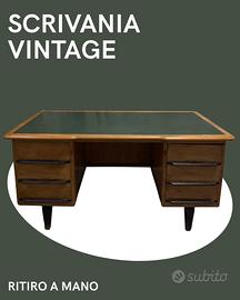 Scrivania in legno con piano verde vintage
