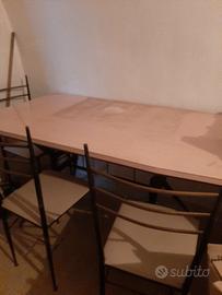 Tavolo con 4 sedie vintage