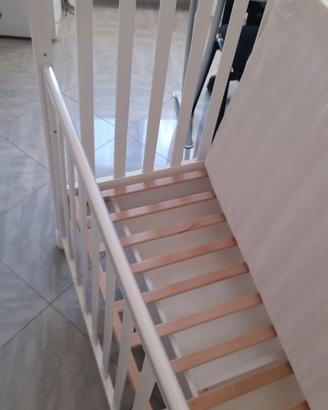 Lettino  con doghe in legno,cassetto estraibile