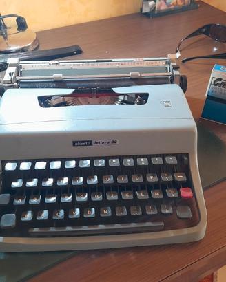 MACCHINA DA SCRIVERE OLIVETTI LETTERA 32