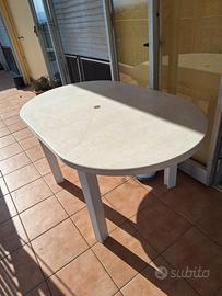 tavolo ovale in plastica