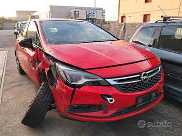 Opel Astra K anno 2015 ricambi usati