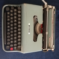 Macchina scrivere Olivetti Lettera 22 azzurra