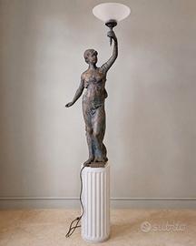 Lampada scultura donna con coppa vetro e colonna