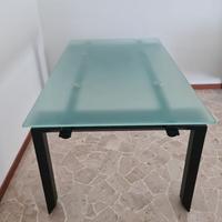 Tavolo in vetro rettangolare di design