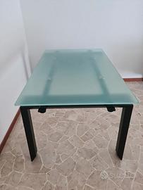 Tavolo in vetro rettangolare di design