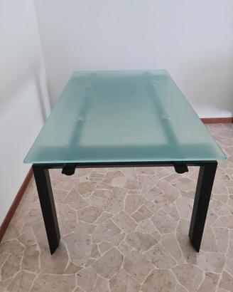 Tavolo in vetro rettangolare di design
