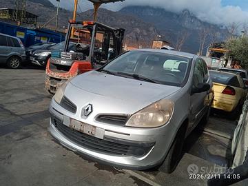 RENAULT CLIO 1.2 B 2006 D4FD7  PER RICAMBI