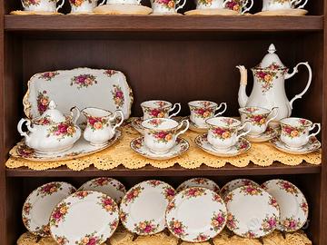 set tazzine teiera e piatti dolce Royal Albert