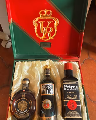 cofanetto tris bottiglie di liquori  50 euro