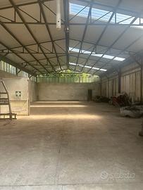 Capannone di 250 mq a Lipomo