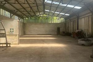 Capannone di 250 mq a Lipomo