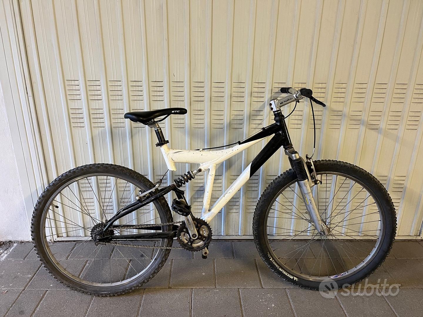 BIci Mountain Bike BiammortizzataCerchi da 26 Biciclette In vendita