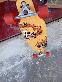 sto vendendo uno skateboard 