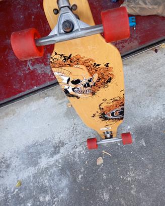 sto vendendo uno skateboard 