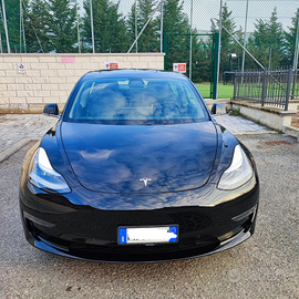 Tesla Model 3 SR+