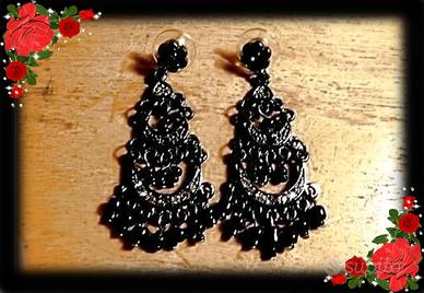ORECCHINI *STILE ANTICATO* CON PERLINE NERE STRASS