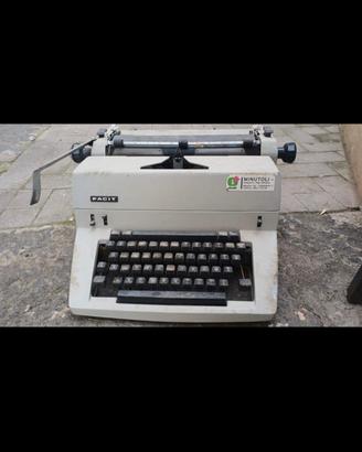 Macchina da scrivere Olivetti