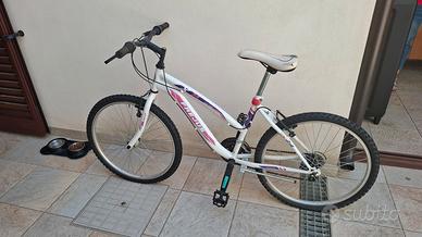 Bicicletta 24 marce bianca e rosa - usata poco