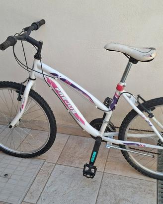 Bicicletta 24 marce bianca e rosa - usata poco