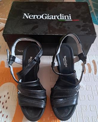 Sandali in pelle neri di Nero Giardini 