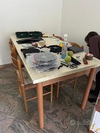 Tavolo da cucina con sedie
