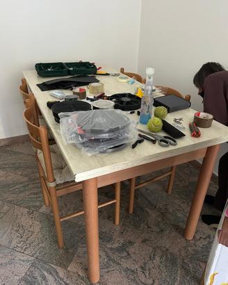 Tavolo da cucina con sedie