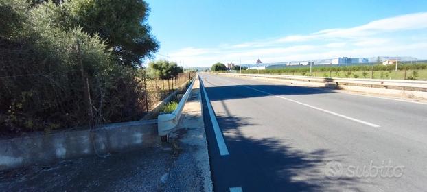 Strada per floridia terreno agricolo