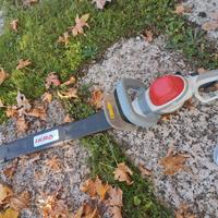 Tagliasiepi Ikra con manico snodabile