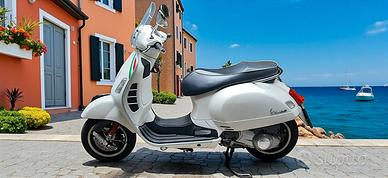 Piaggio Vespa 300 GTS - 2010 IE Italy