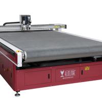 Macchina per taglio pelle e tessuti