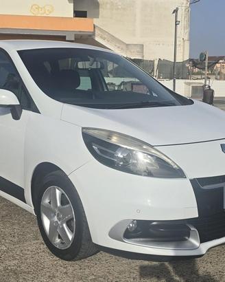 Renault Meagane Scenic 2012