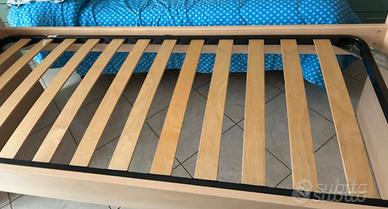 Letto singolo con rete a doghe e materasso